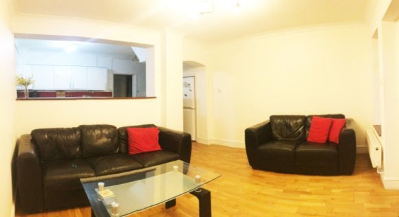 Nuomojamas kambarys £120/sav