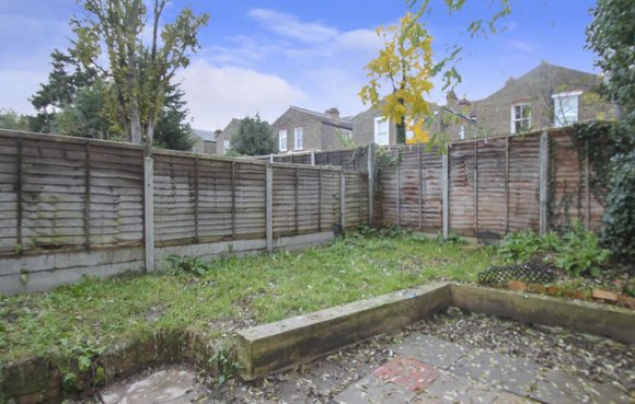 Nuomojamas 2 miegamuju butas su sodu