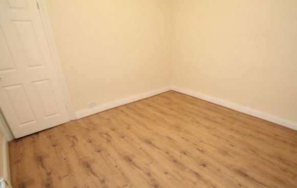 Nuomojamas 2 miegamuju butas su sodu