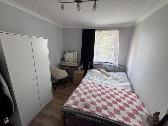 3 kambarių namas nuomai Dagenham